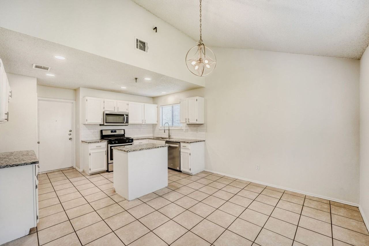 11922 Meadowfire Dr - Photo 7 of 25