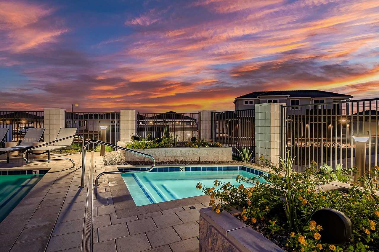 Verge - Photo 2 of 50