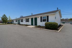 featured image of 704 W Cunningham Dr #3
