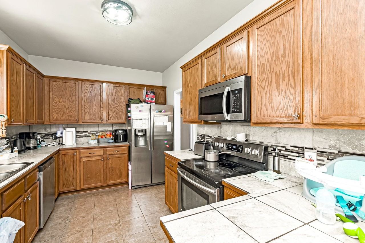 23592 Country Manor Ave - Photo 2 of 12