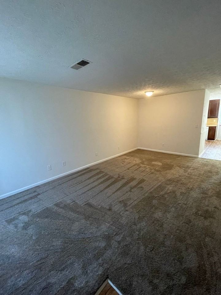 8821 W Hills Ct - Photo 3 of 17