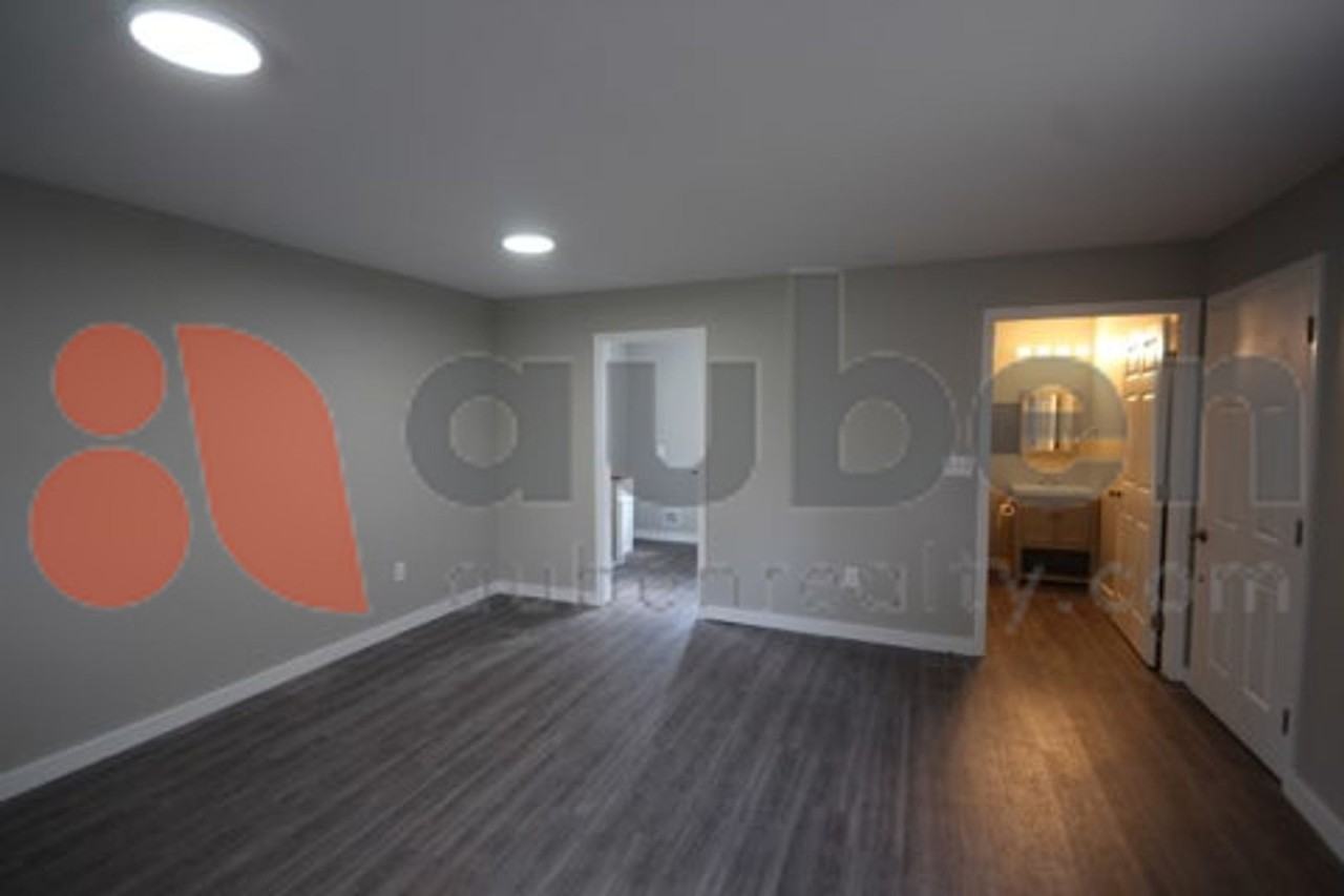 5003 Carolyn Ln - Photo 2 of 8