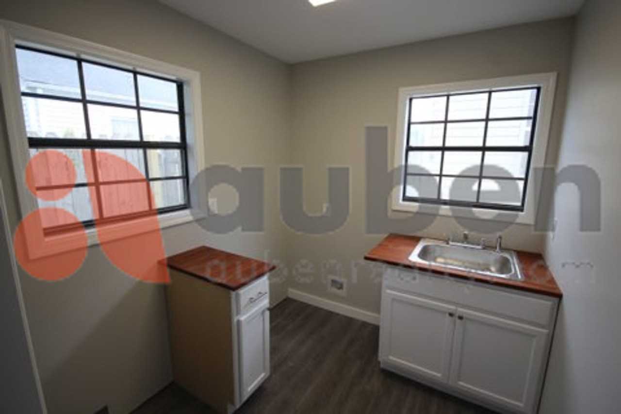 5003 Carolyn Ln - Photo 3 of 8