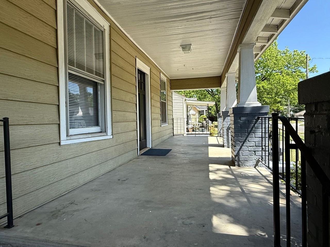 325 Walnut St - Photo 2 of 26