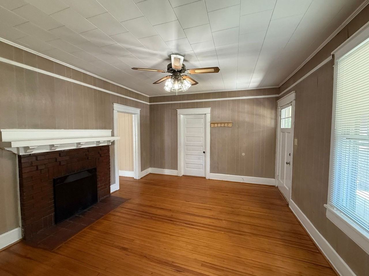 325 Walnut St - Photo 5 of 26