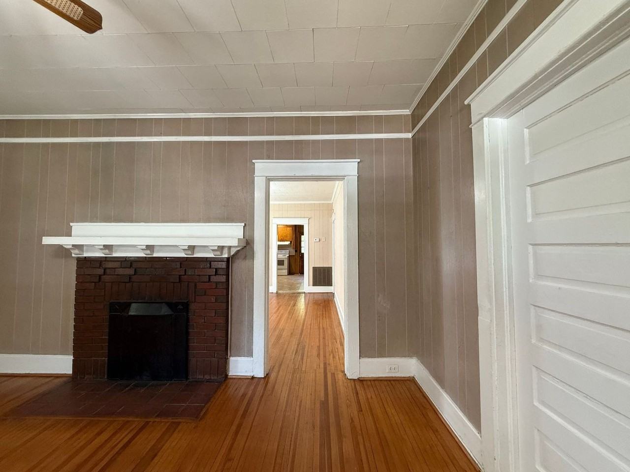 325 Walnut St - Photo 6 of 26