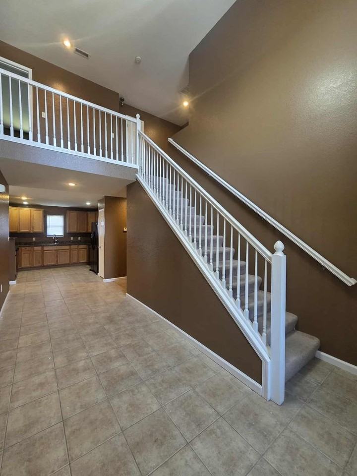 613 Seitz Ct - Photo 3 of 34