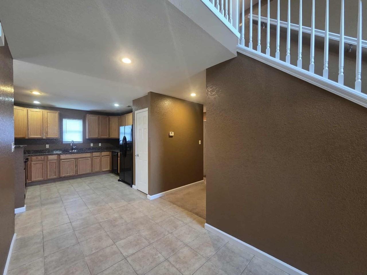 613 Seitz Ct - Photo 4 of 34