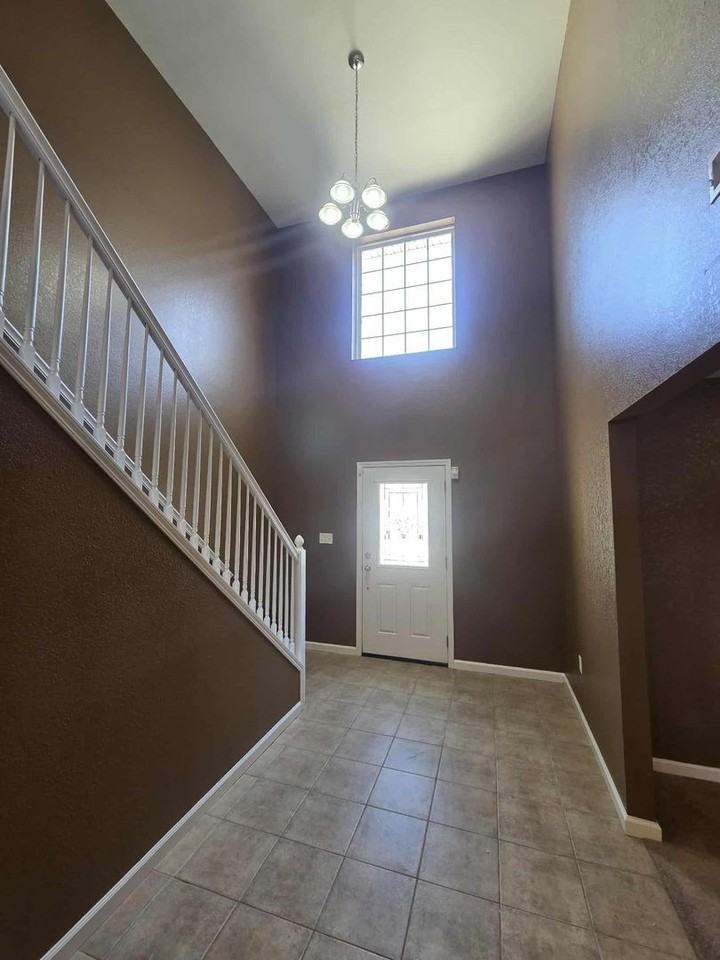 613 Seitz Ct - Photo 5 of 34