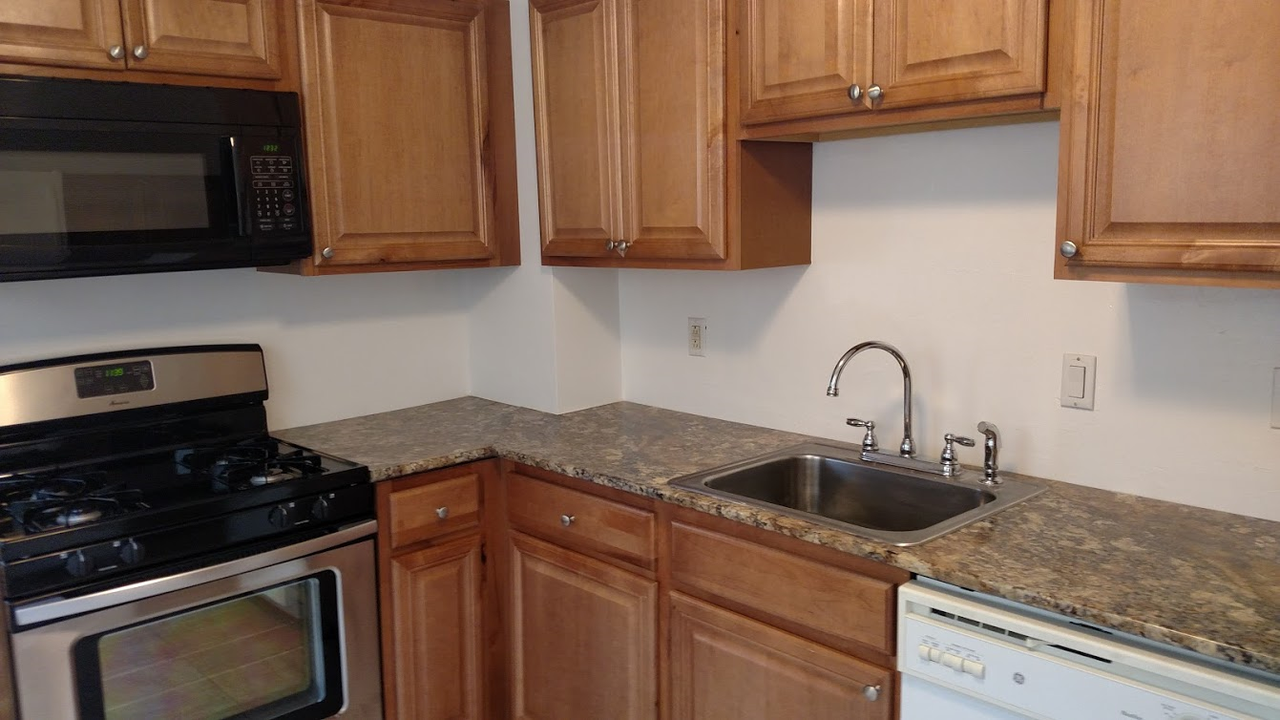 2351 Tilbury Ave - Photo 2 of 17