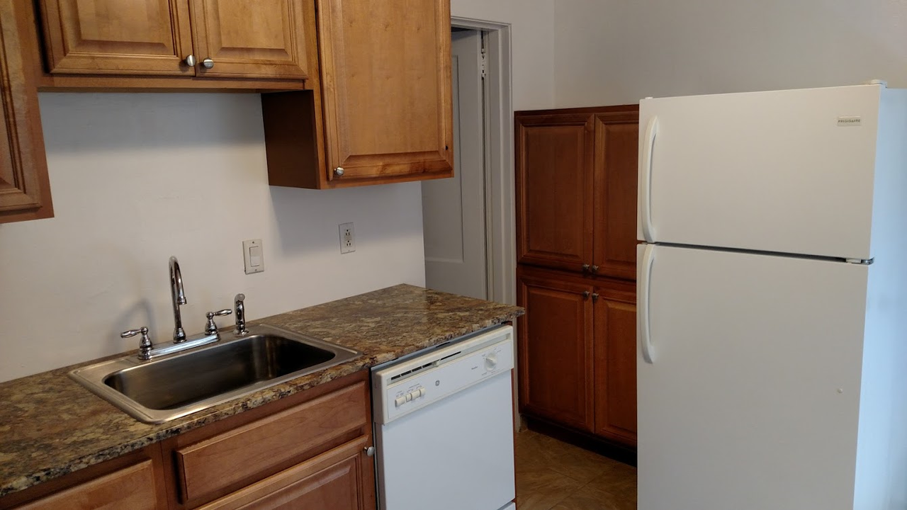 2351 Tilbury Ave - Photo 6 of 17