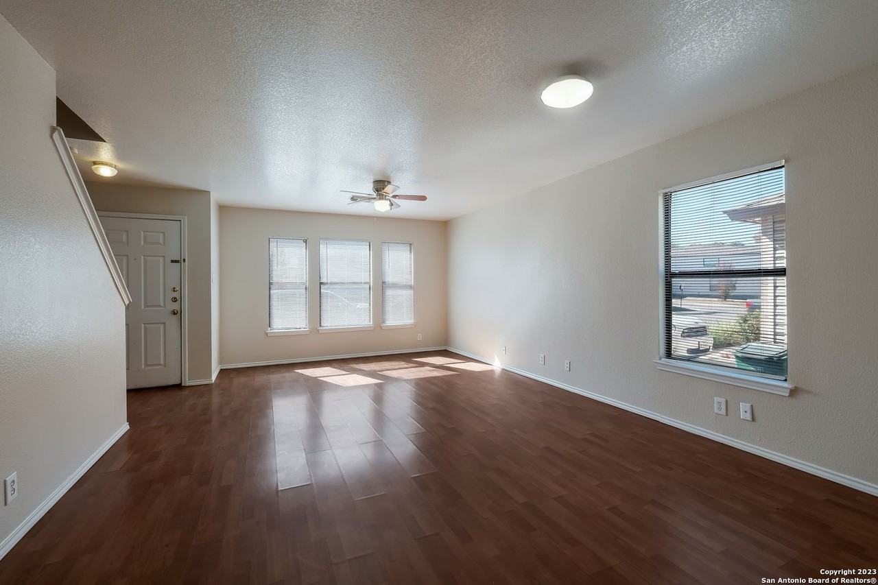 86 Mclennan Oak - Photo 2 of 16