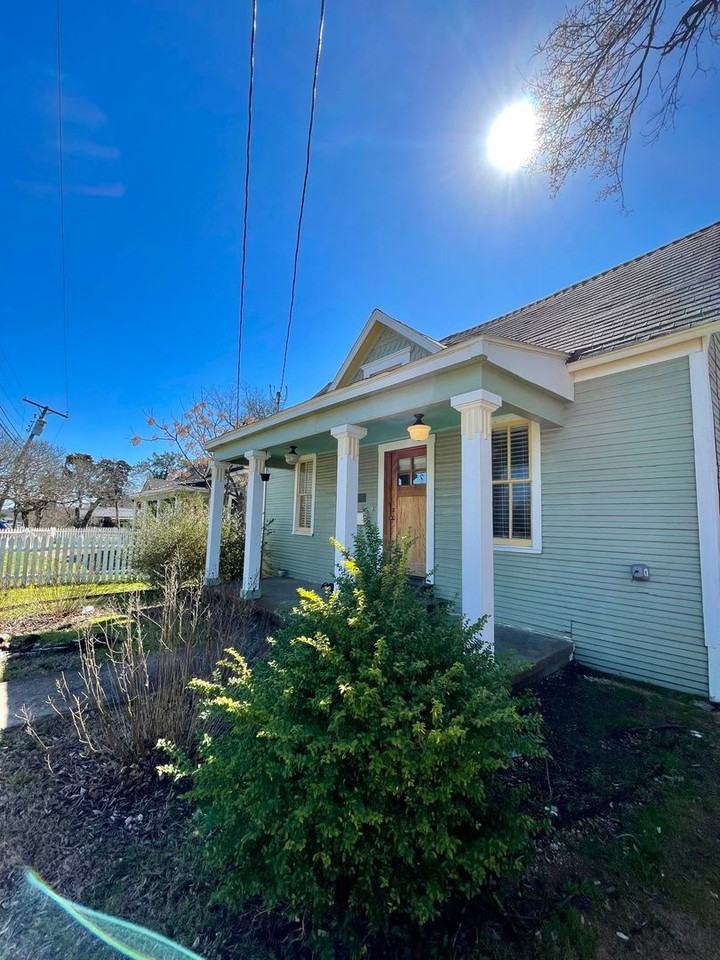 1318 Stafford St - Photo 2 of 15