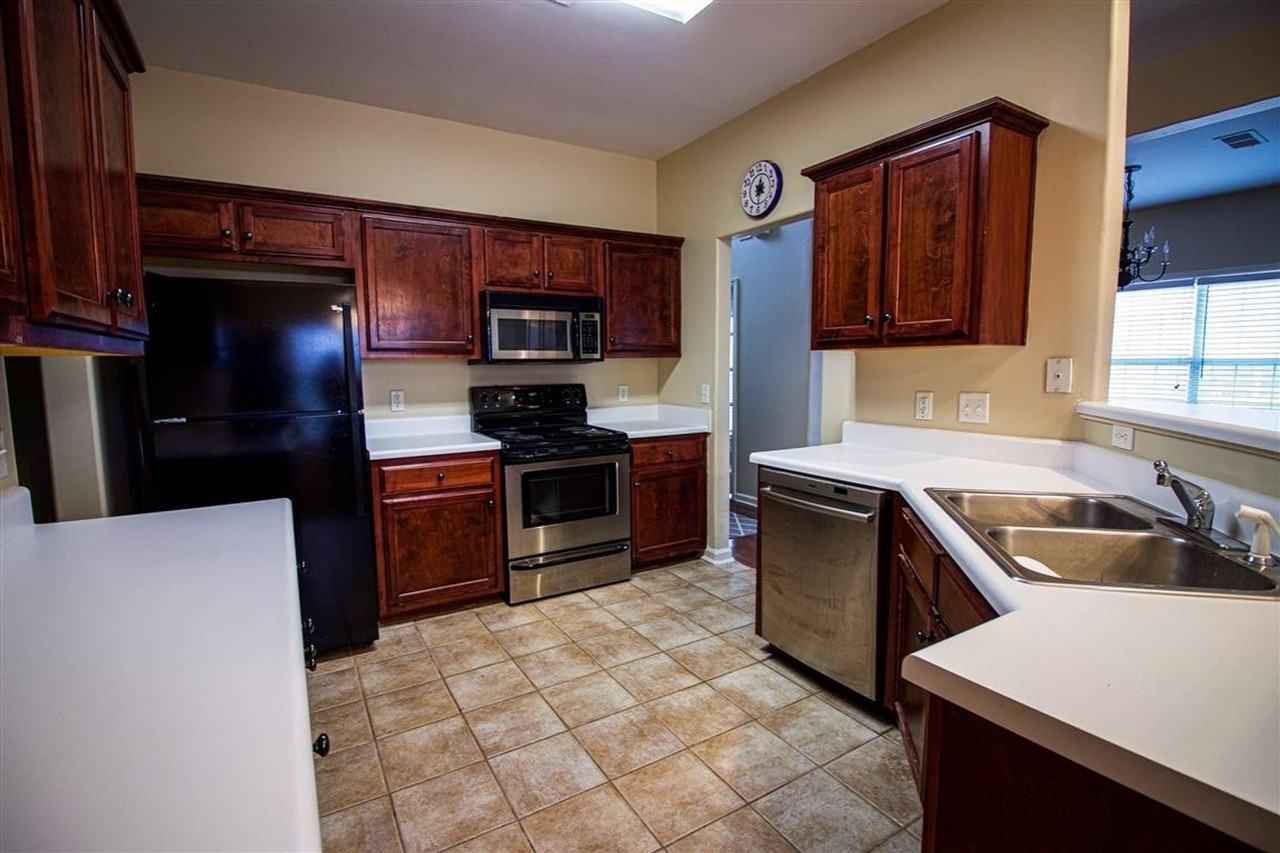 10521 Ashglen Cir S - Photo 2 of 21