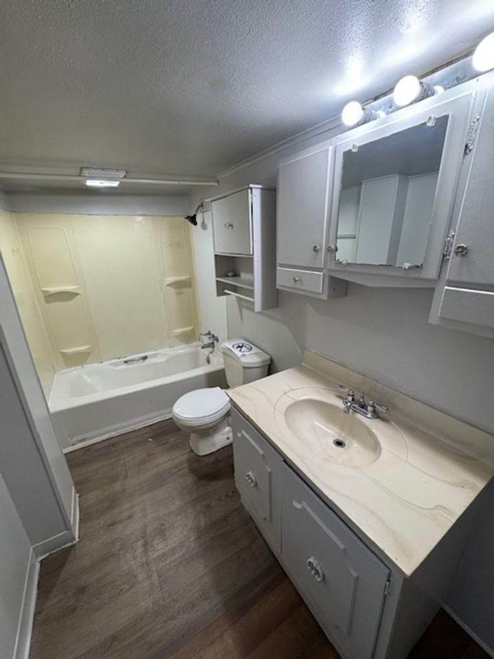 1342 Guthrie St - Photo 3 of 8