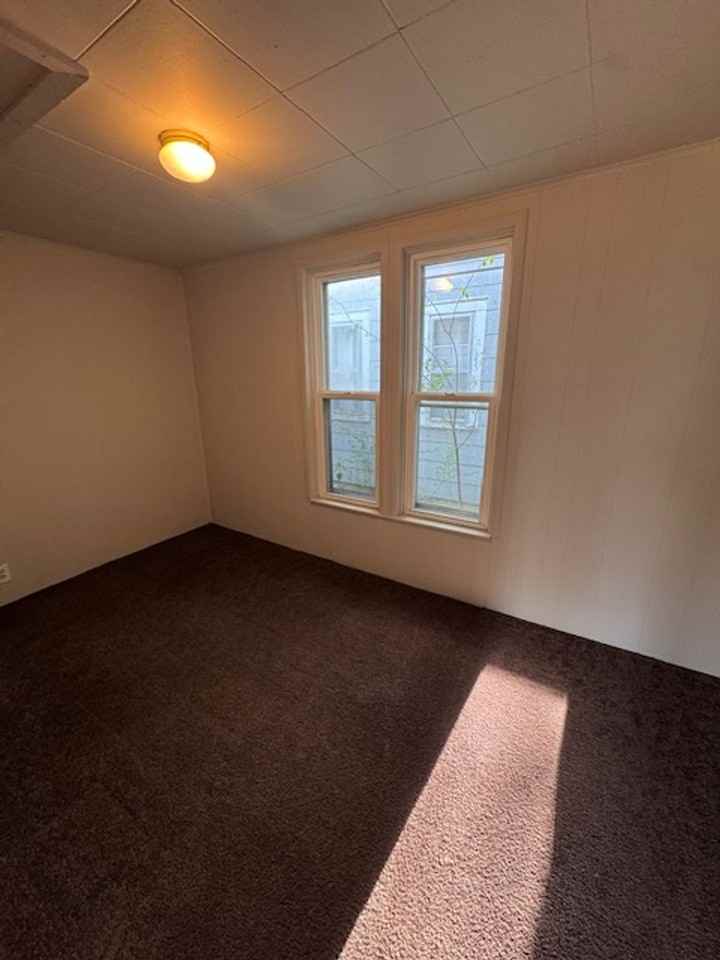 1342 Guthrie St - Photo 4 of 8