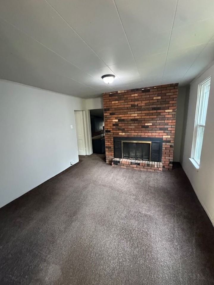 1342 Guthrie St - Photo 5 of 8