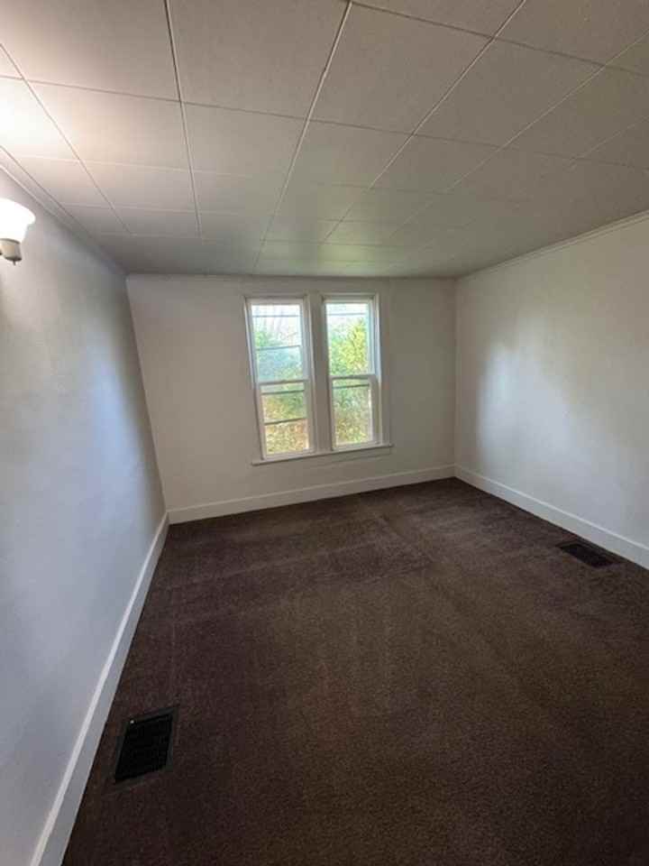 1342 Guthrie St - Photo 6 of 8