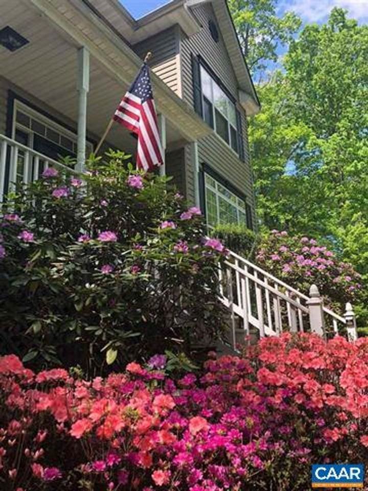 991 Carodon Dr - Photo 3 of 37