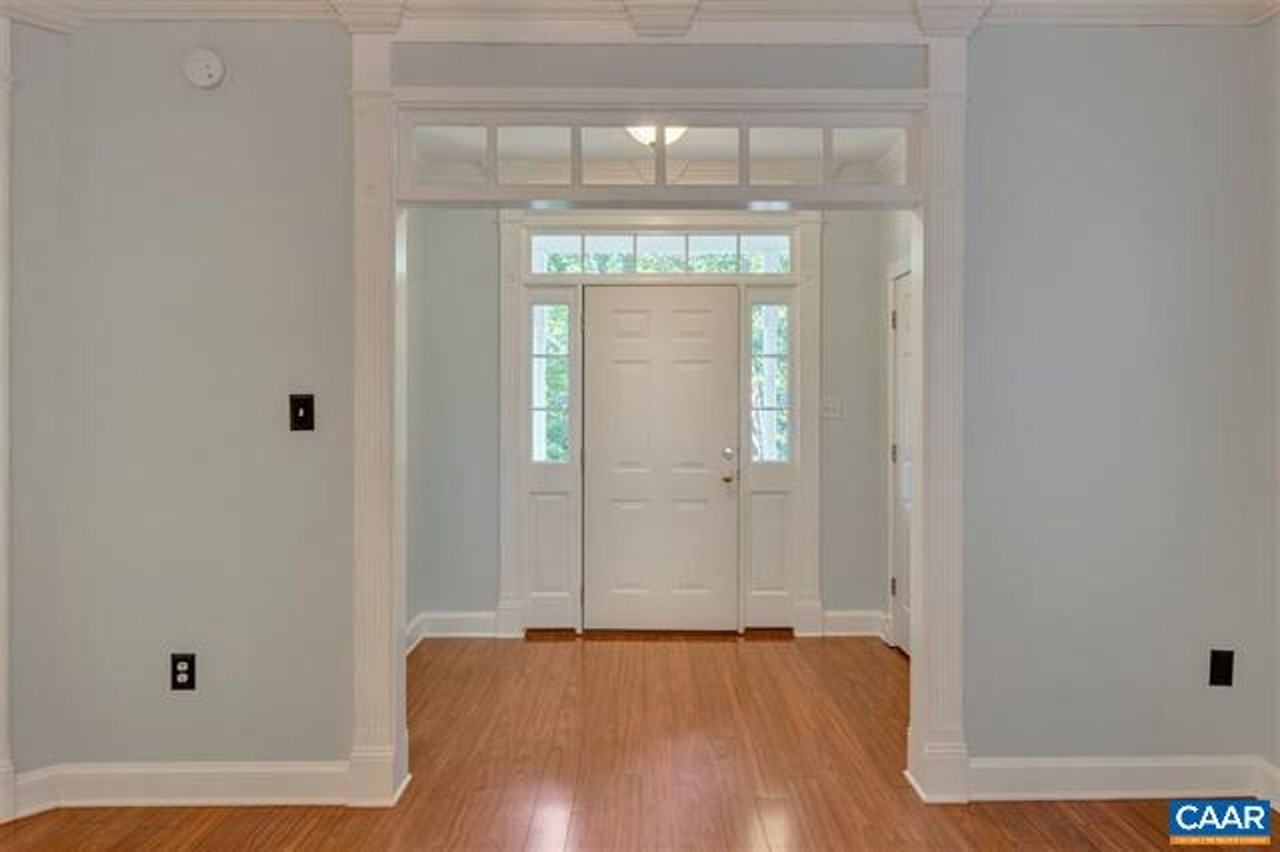 991 Carodon Dr - Photo 5 of 37