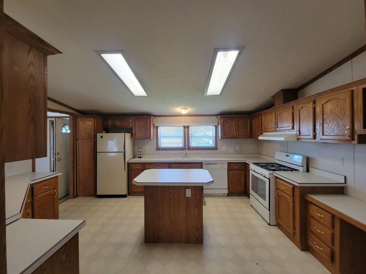 500 N Oakwood St - Photo 4 of 22