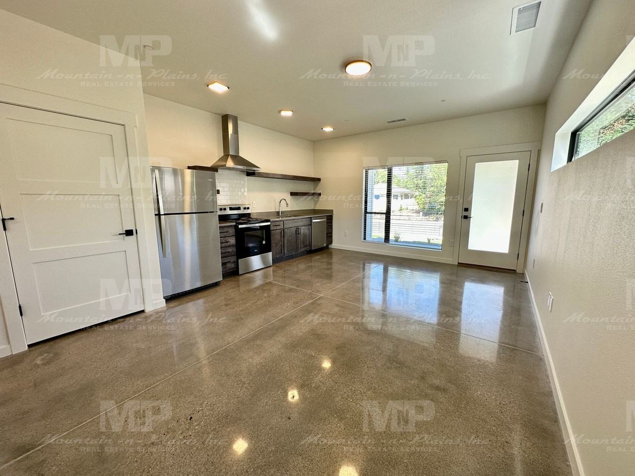 301 Parker St #A - Photo 3 of 12