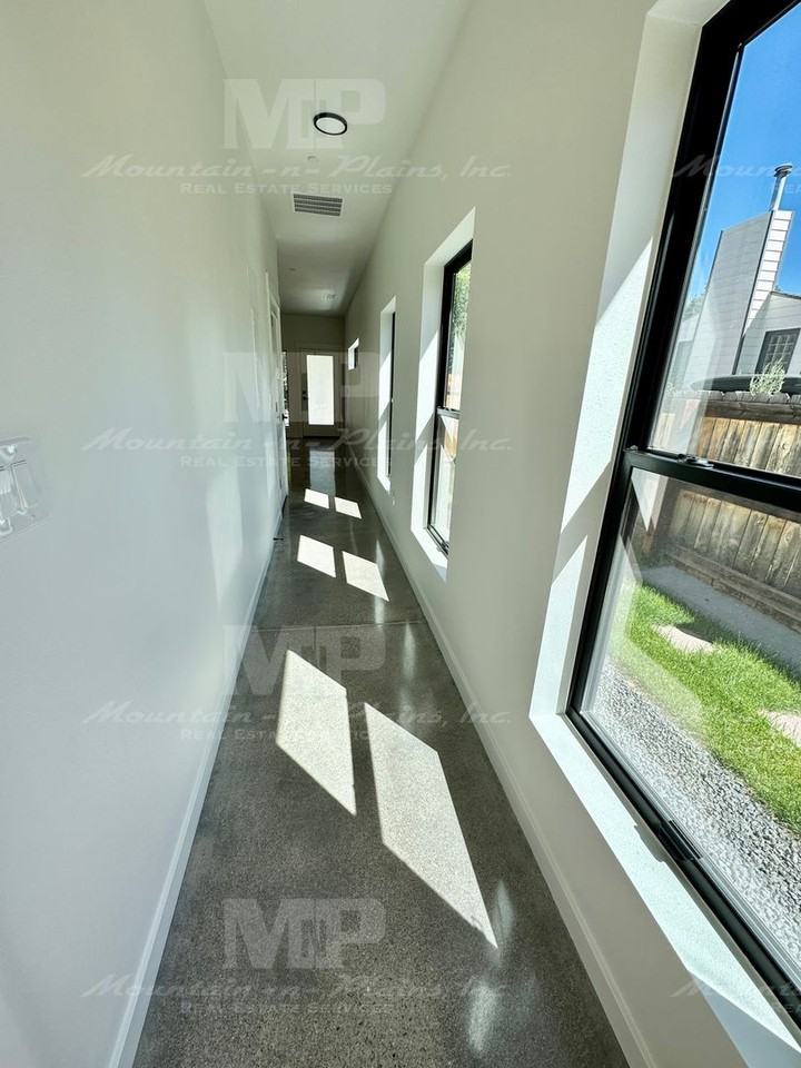 301 Parker St #A - Photo 4 of 12