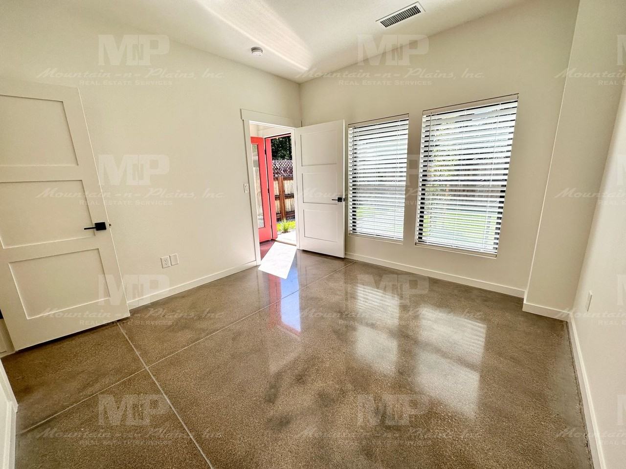 301 Parker St #A - Photo 5 of 12