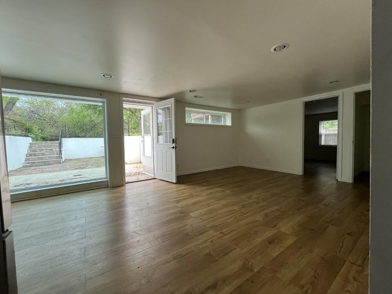 14005 Southern Rd - Photo 4 of 20