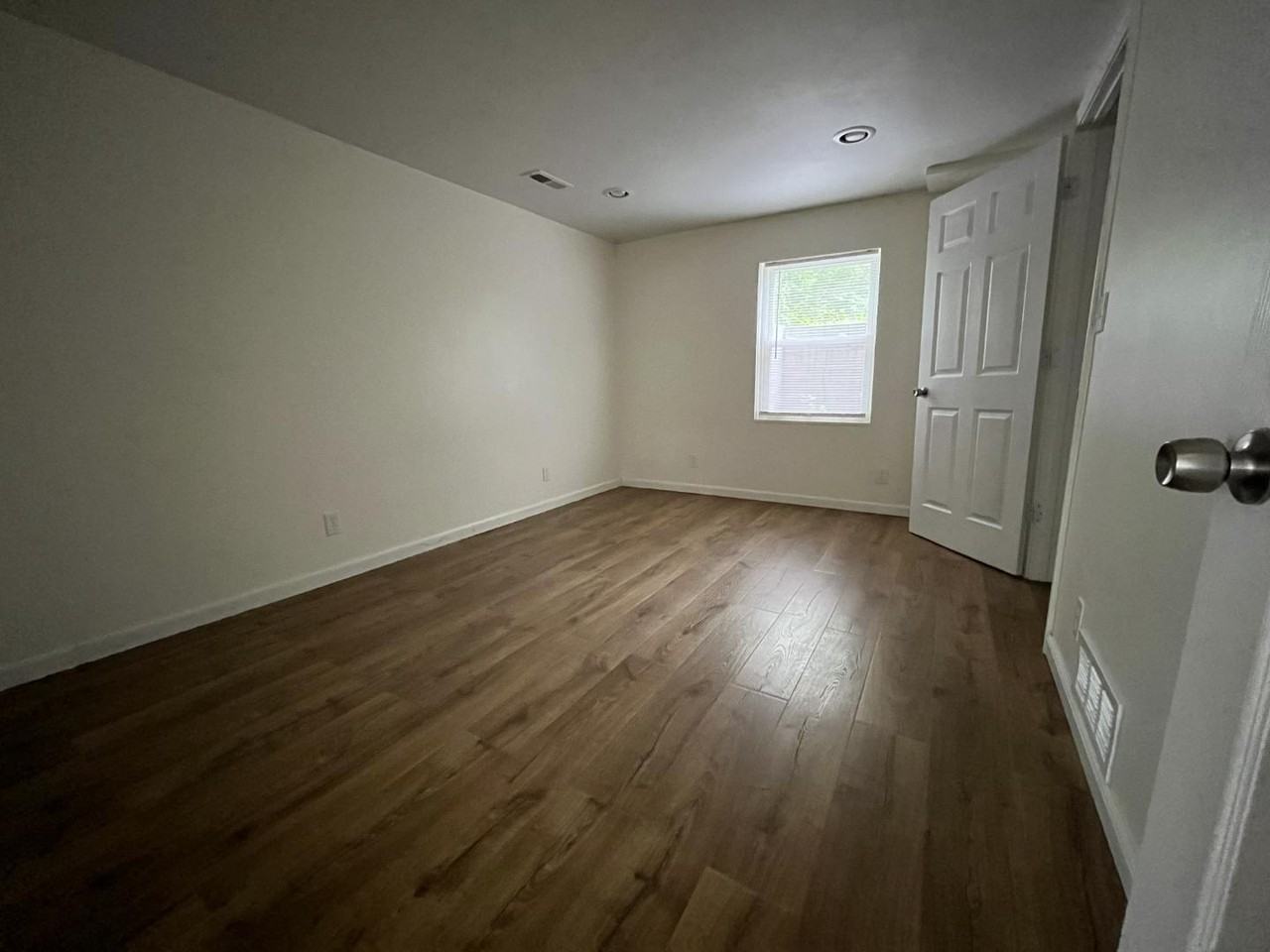 14005 Southern Rd - Photo 5 of 20