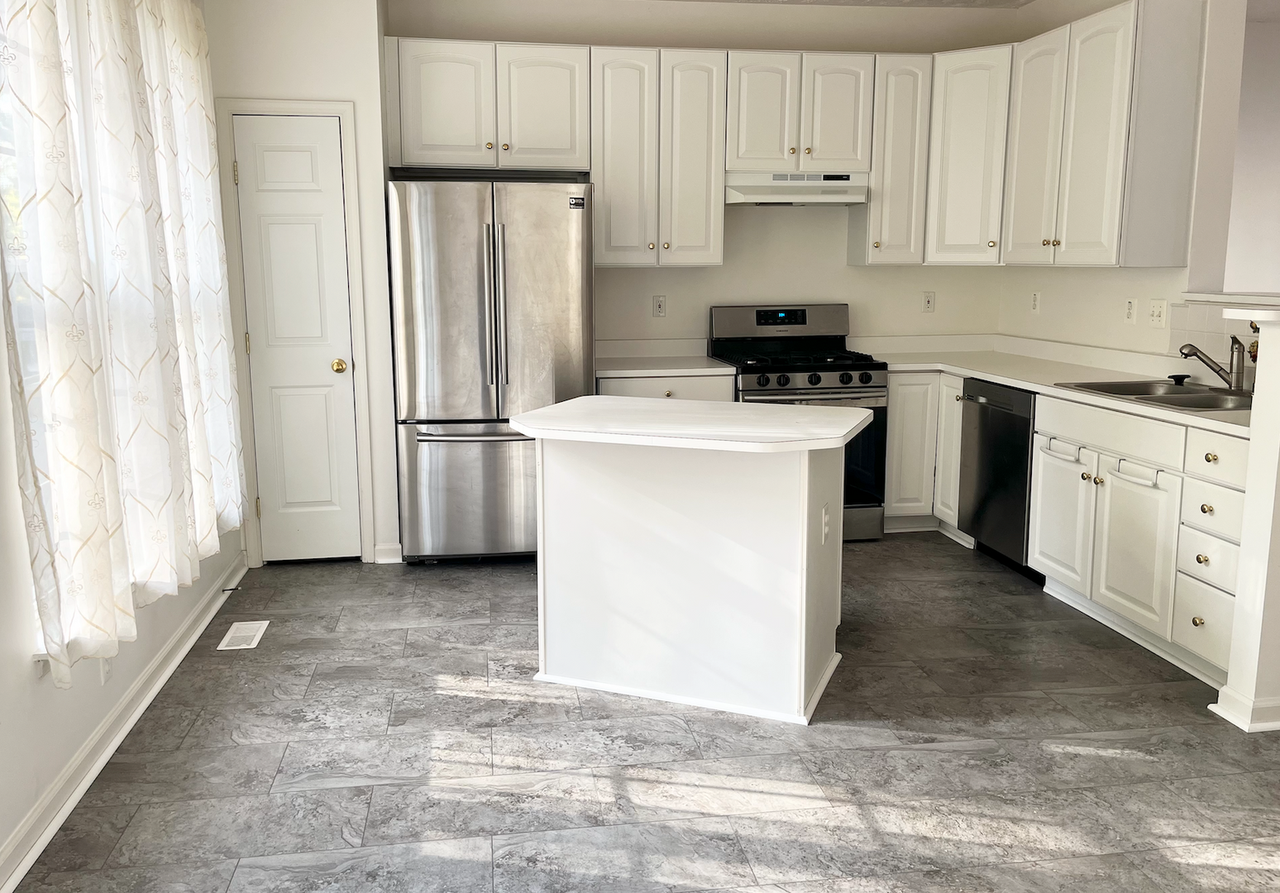 417 Greentree Cir - Photo 5 of 28