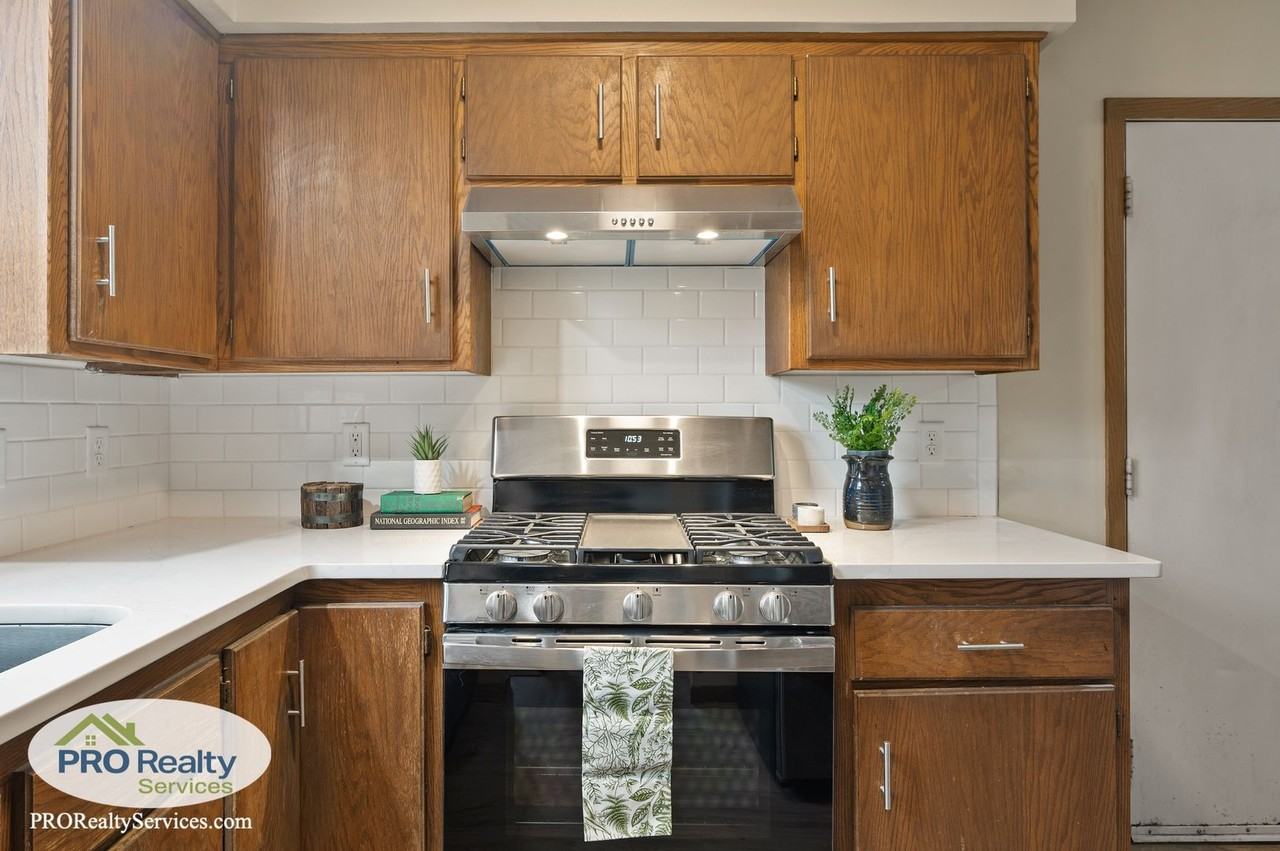 23345 Yucca St Nw - Photo 2 of 24