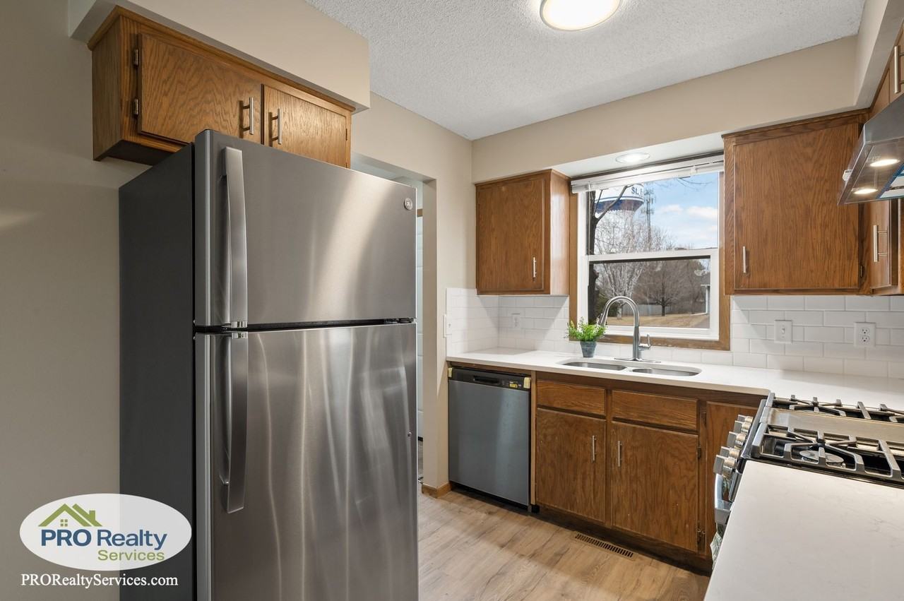 23345 Yucca St Nw - Photo 3 of 24