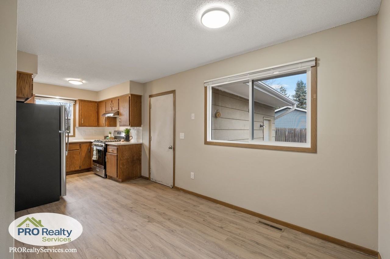 23345 Yucca St Nw - Photo 5 of 24