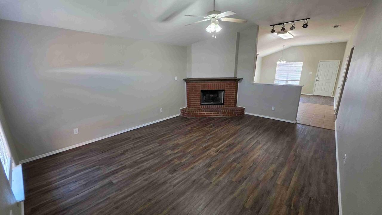 6553 92nd St - Photo 3 of 20