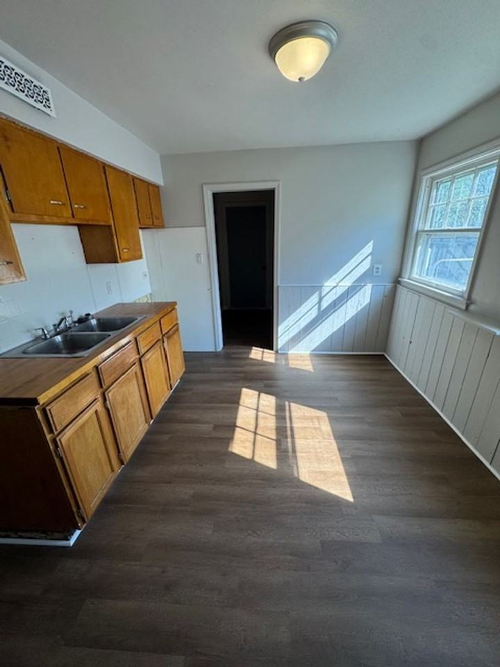 3111 Pennsylvania St - Photo 3 of 7