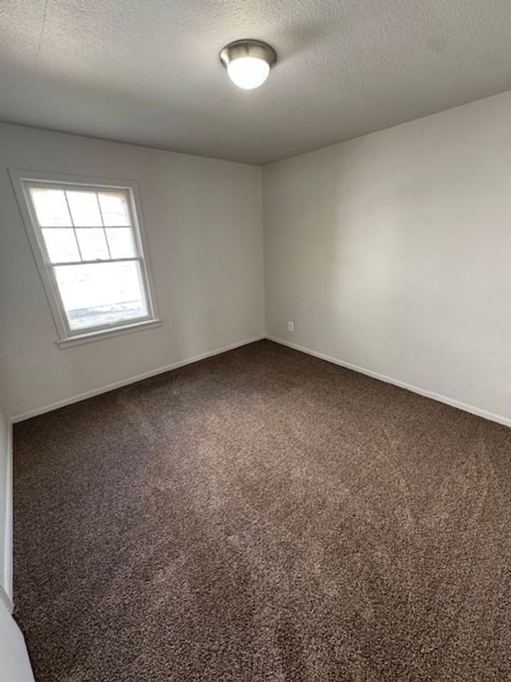 3111 Pennsylvania St - Photo 5 of 7