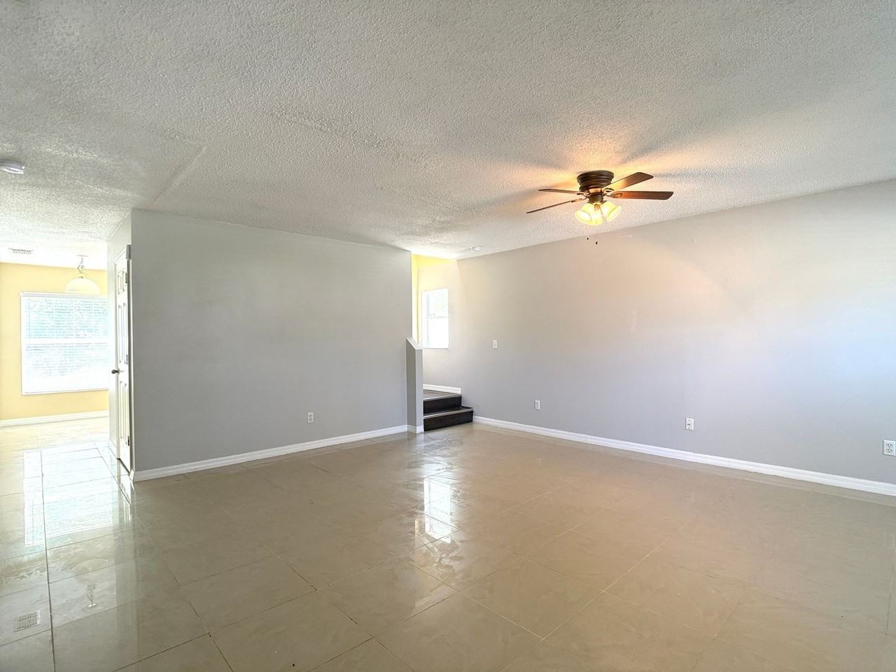 781 Palmera St - Photo 3 of 26