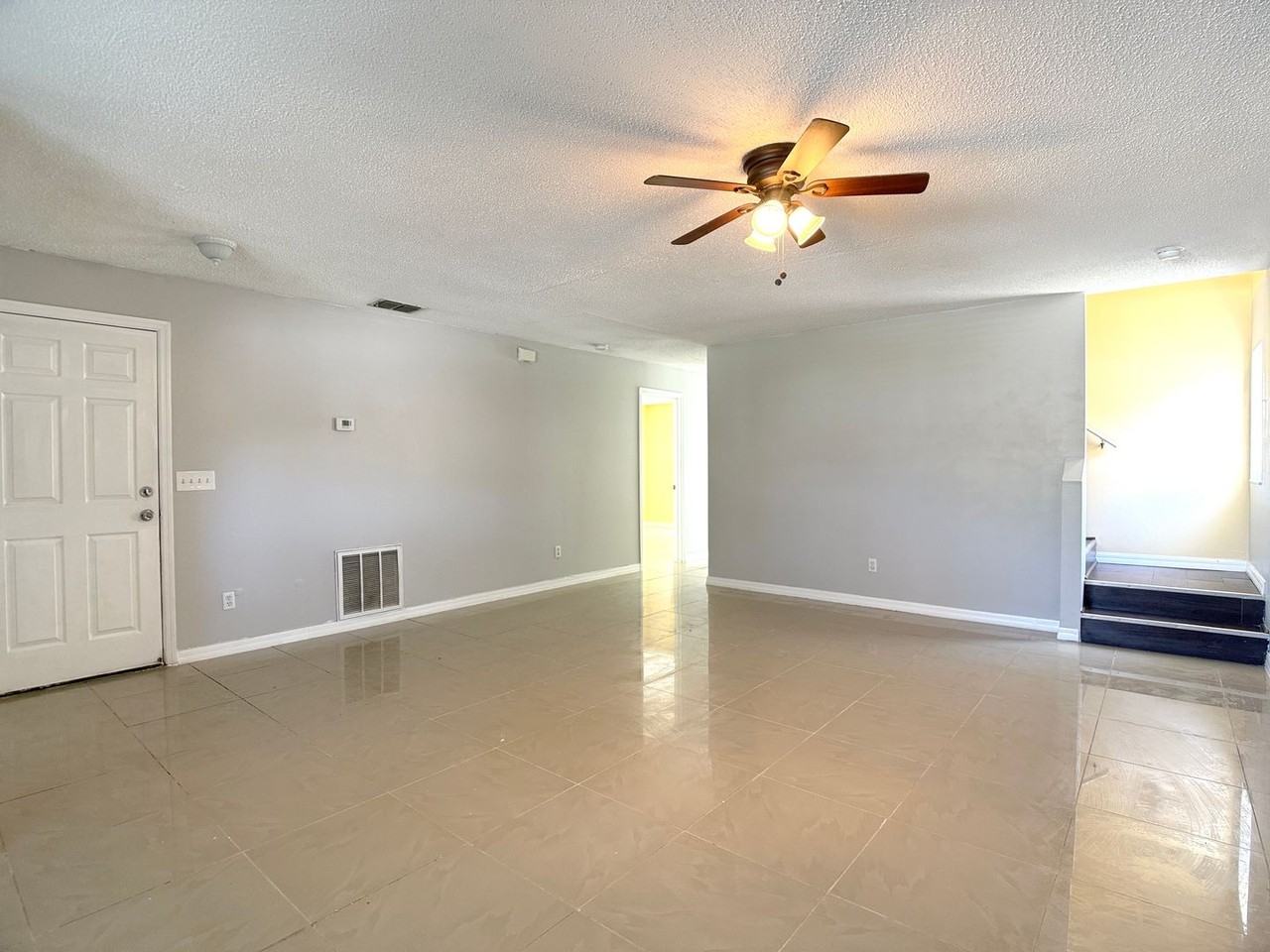 781 Palmera St - Photo 6 of 26