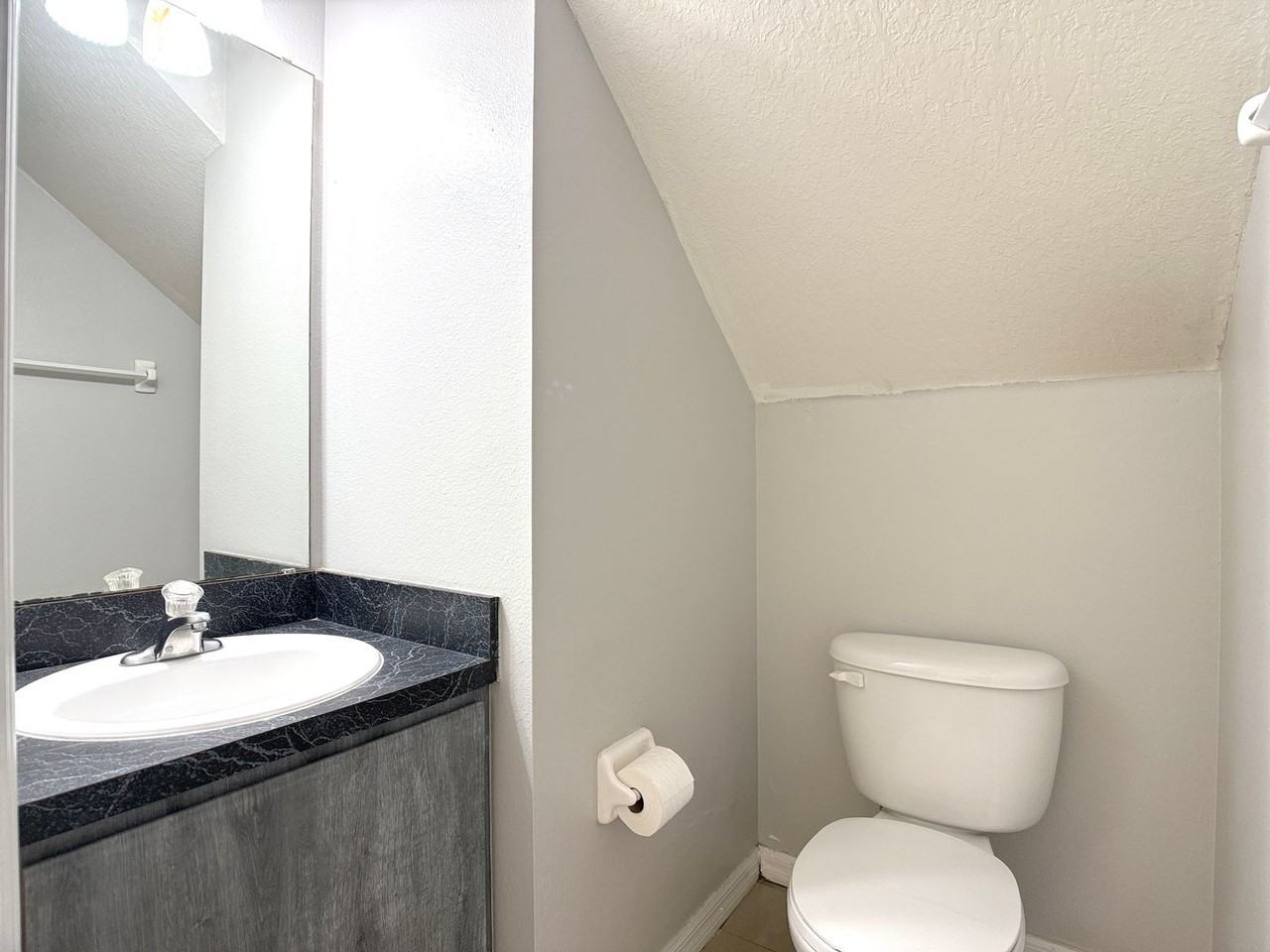 781 Palmera St - Photo 7 of 26