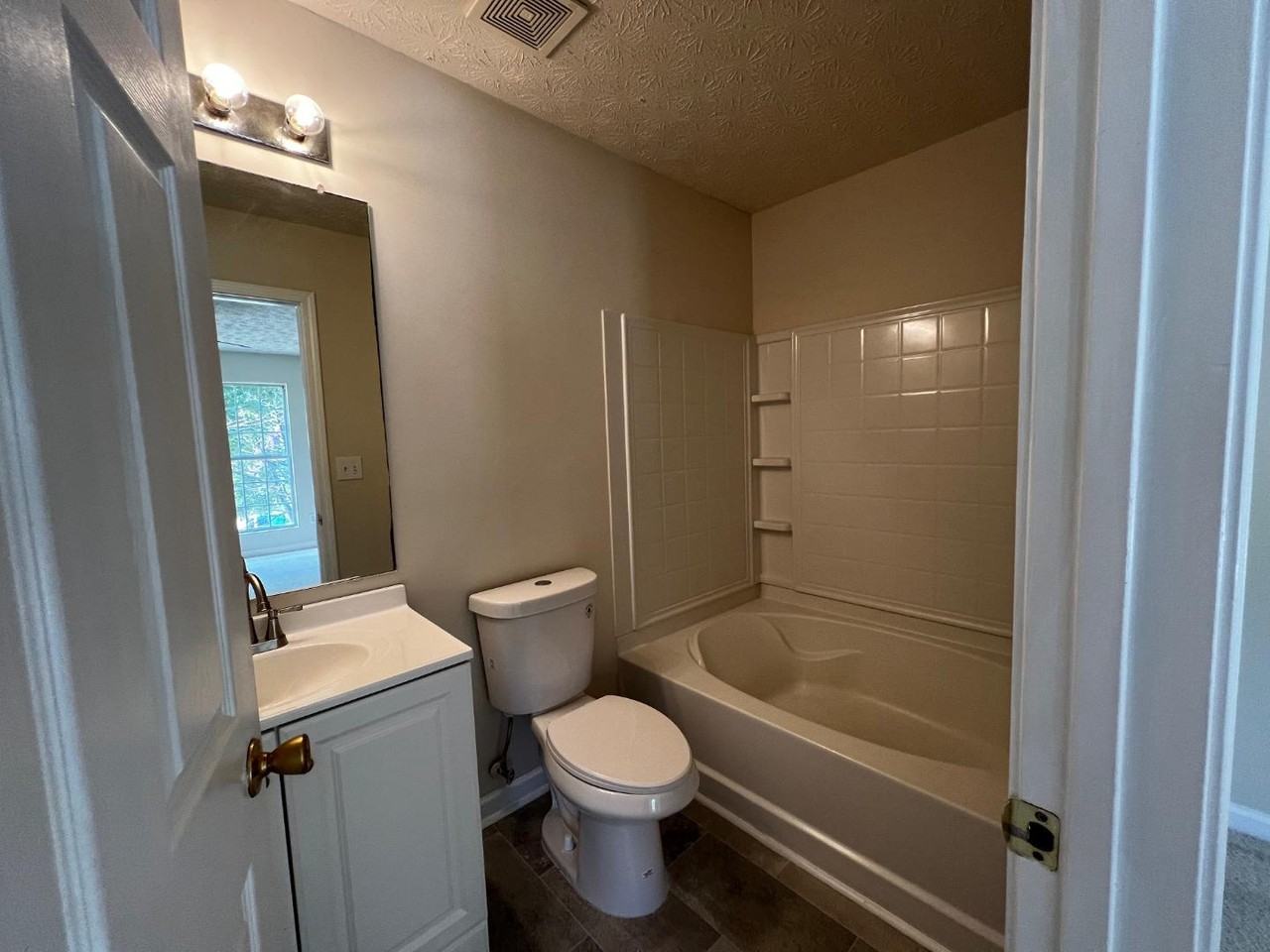 3153 Kingswood Gln - Photo 6 of 20