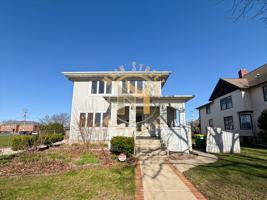 featured image of 332 S Madison St