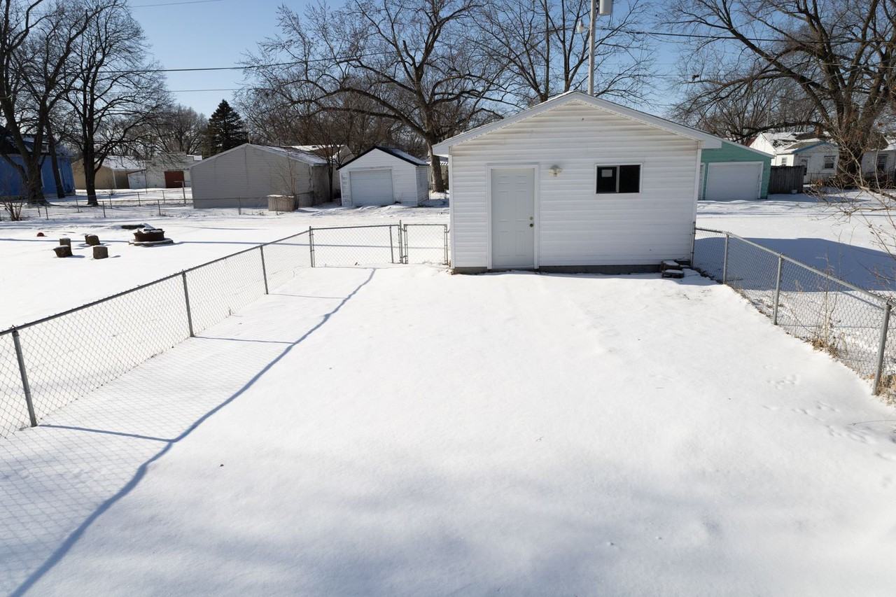 1133 Columbia St - Photo 3 of 17