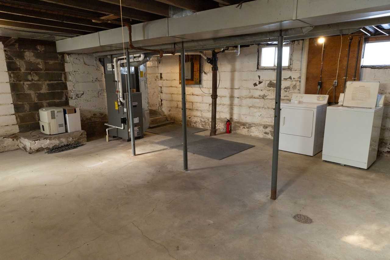 1133 Columbia St - Photo 4 of 17