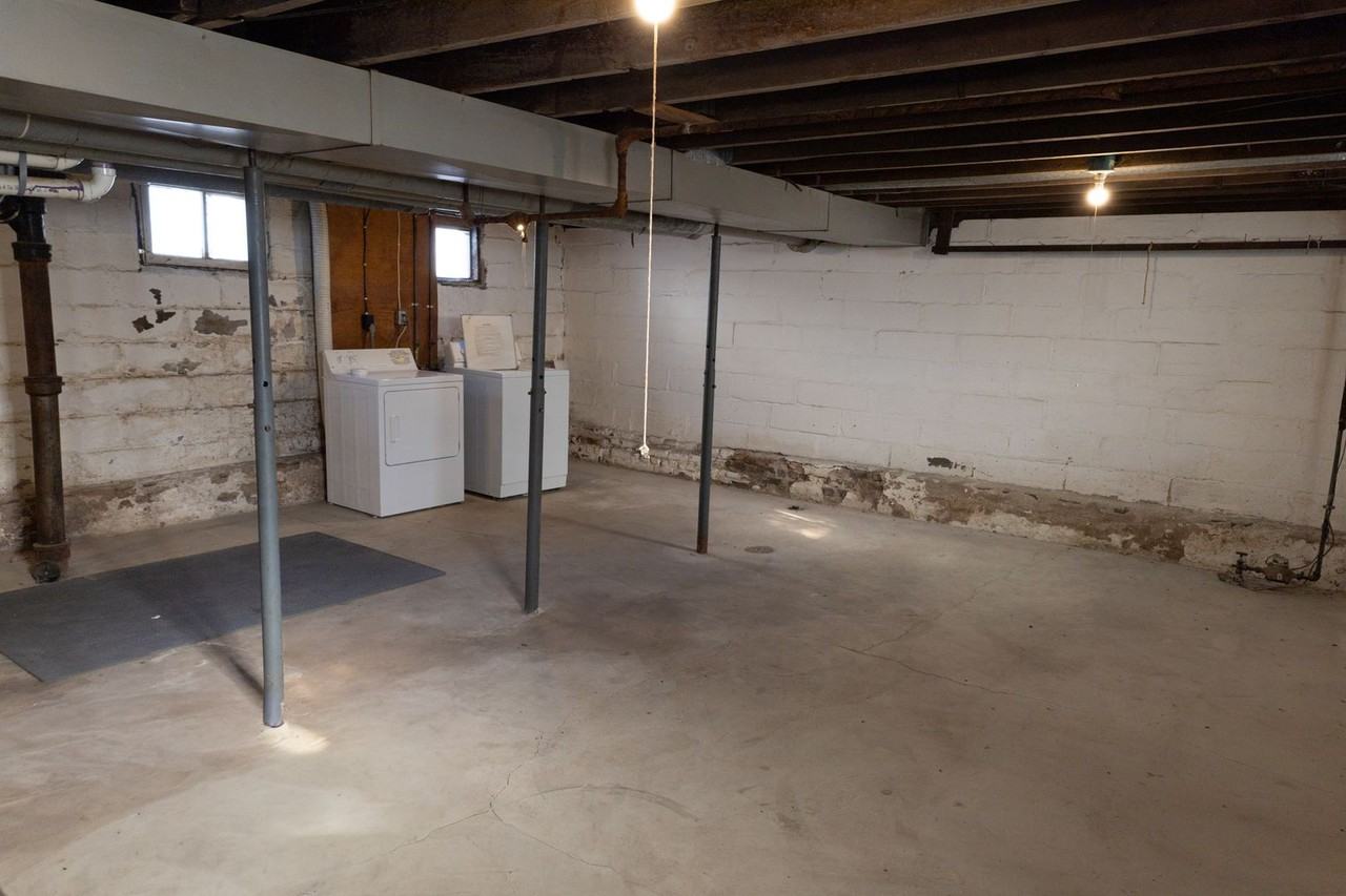 1133 Columbia St - Photo 5 of 17