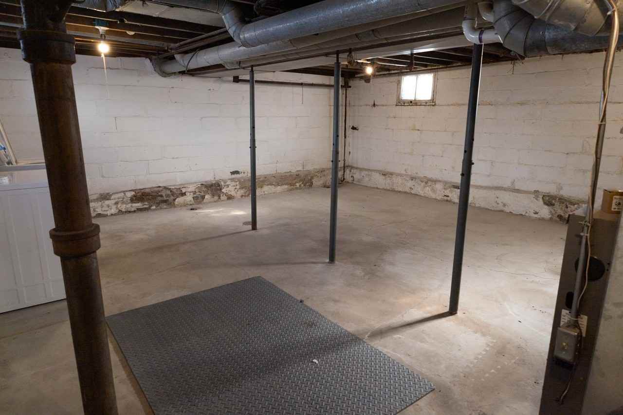 1133 Columbia St - Photo 6 of 17