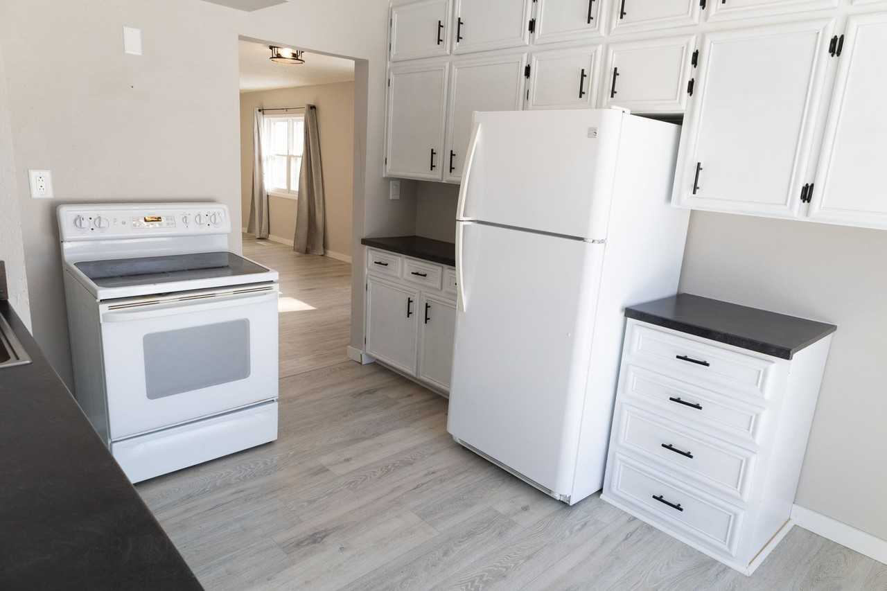 1133 Columbia St - Photo 7 of 17