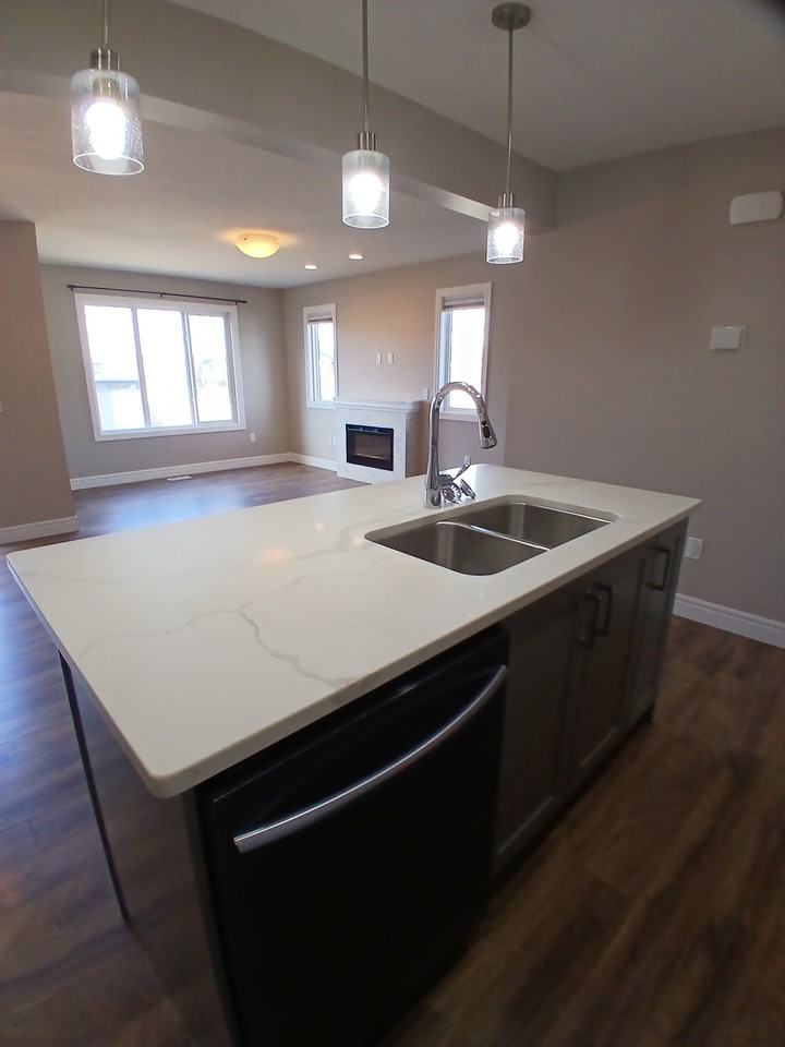 5704 Hawthorn Common - Photo 2 of 28