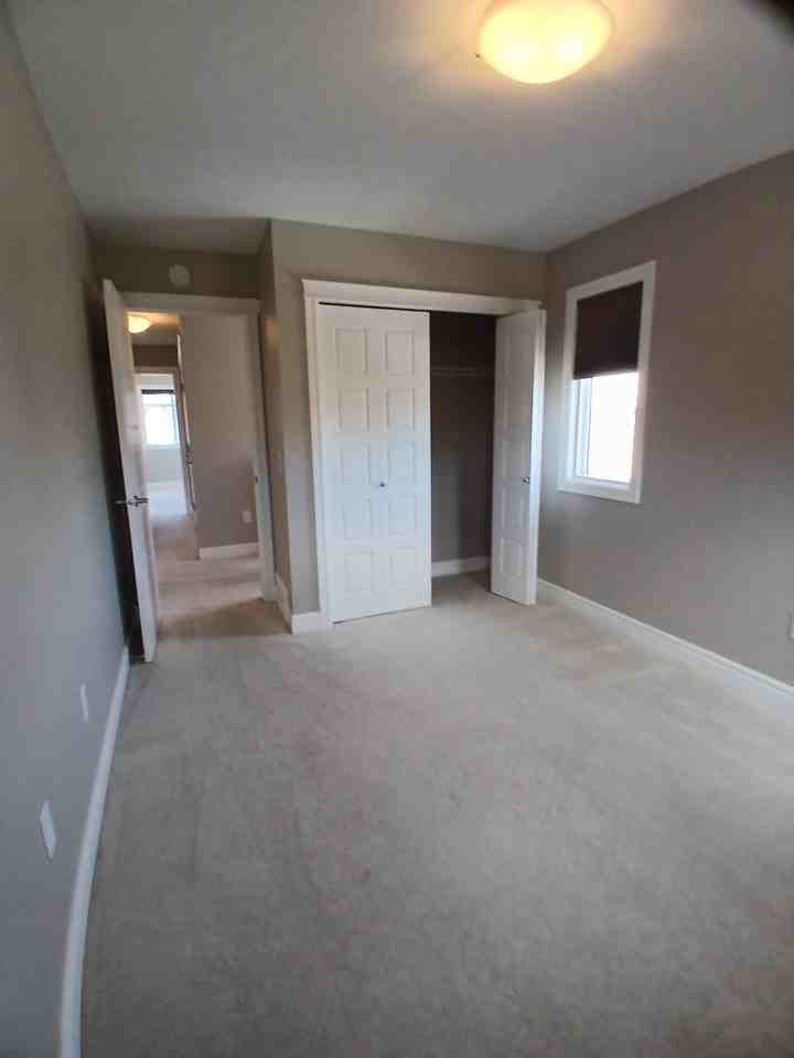 5704 Hawthorn Common - Photo 7 of 28