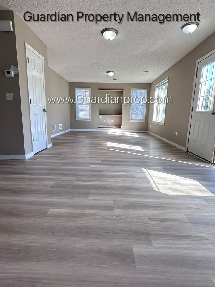 9923 Vera Cruz Ln N - Photo 5 of 20